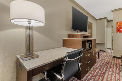 Standard Room, 1 King Bed, Non Smoking, Refrigerator & Microwave | Premium bedding, desk, laptop workspace, iron/ironing board