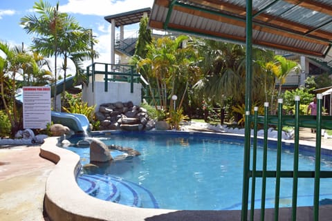 2 outdoor pools