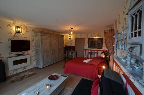 Double Room (Promenade de St Cloud) | 1 bedroom, minibar, individually furnished, desk