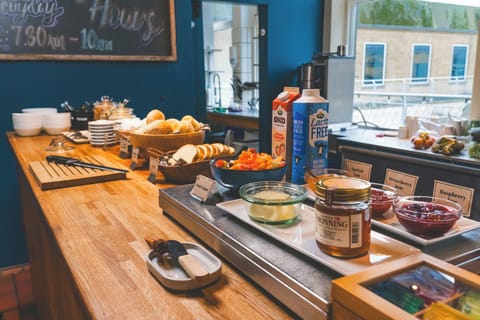 Daily buffet breakfast (DKK 88 per person)