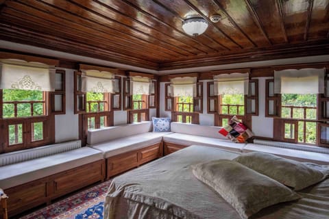 Economy Double Room, 1 Bedroom | Iron/ironing board, free WiFi, bed sheets