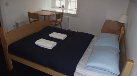 Double Room, Ensuite | Bed sheets