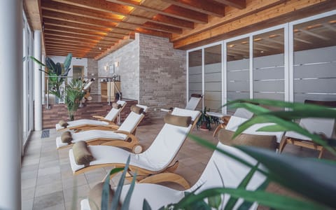 Sauna, steam room, Turkish bath, body treatments, hydrotherapy