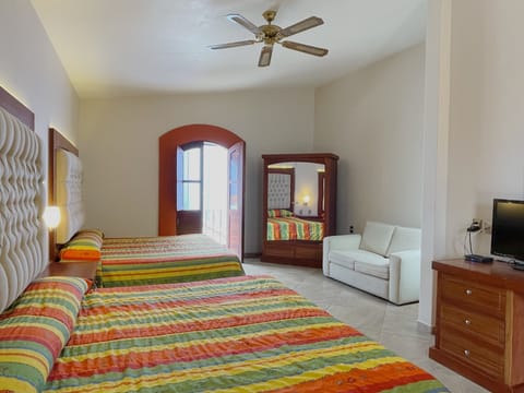 Desk, laptop workspace, iron/ironing board, free WiFi