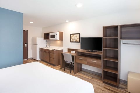 Desk, iron/ironing board (on request), WiFi (free), bed sheets