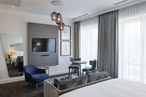 Luxury Suite | Premium bedding, minibar, in-room safe, desk
