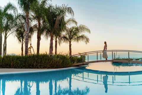 Indoor pool, 5 outdoor pools, pool umbrellas, sun loungers