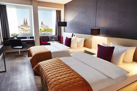 Superior Room, 2 Twin Beds (Plus) | Hypo-allergenic bedding, in-room safe, desk, laptop workspace