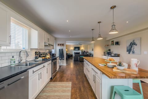 Open concept gourmet kitchen with all the essentials to inspire the chef in you.