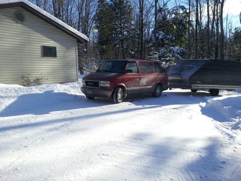 U shaped driveway allowing easy access for trailers