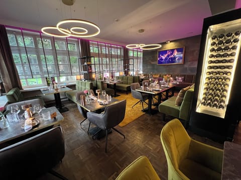 Breakfast, lunch and dinner served