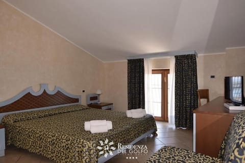 In-room safe, desk, cribs/infant beds