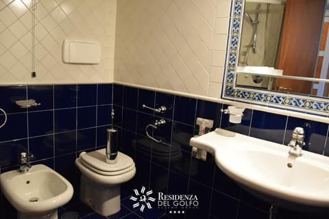 Shower, free toiletries, hair dryer, bidet