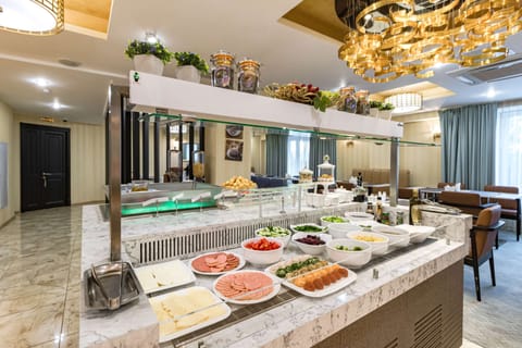 Free daily full breakfast