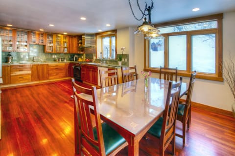 Stickley dinning table 