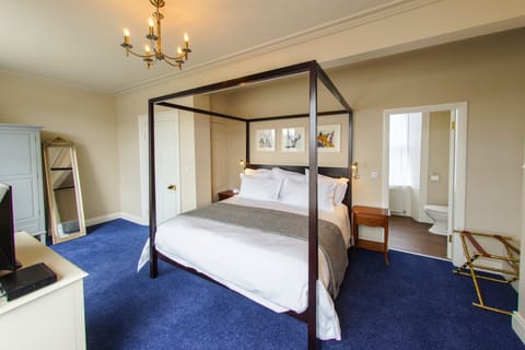 Bedroom 1
With ensuite bathroom and SuperKing (US King) size bed