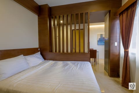 Suite | Premium bedding, down comforters, minibar, in-room safe