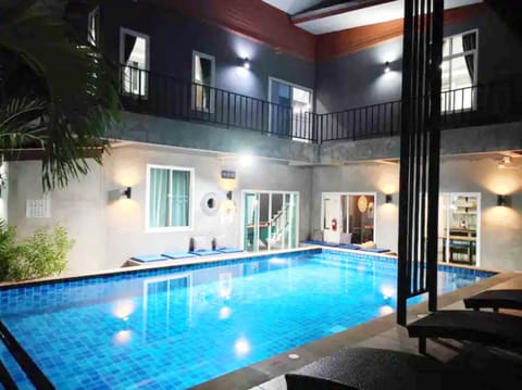 Private pool