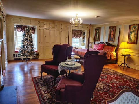 Luxury Suite, 1 King Bed with Sofa bed | Individually decorated, individually furnished, iron/ironing board