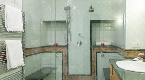 Junior Suite, Terrace, Sea View | Bathroom | Shower, free toiletries, hair dryer, bidet