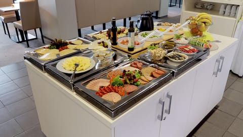 Daily buffet breakfast (EUR 14.90 per person)