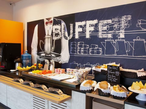 Daily buffet breakfast for a fee
