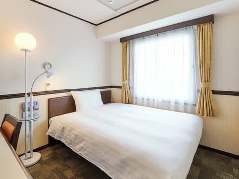 Desk, iron/ironing board (on request), WiFi (free), bed sheets