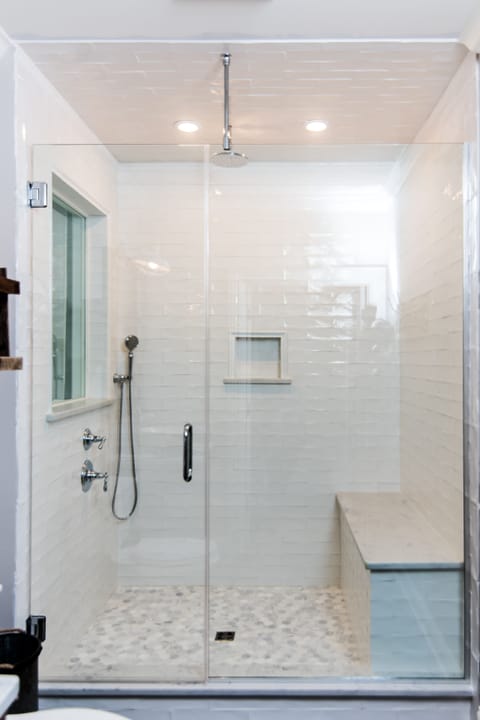 Luxury Studio Suite, 1 King Bed, Lake View (#1) | Bathroom shower