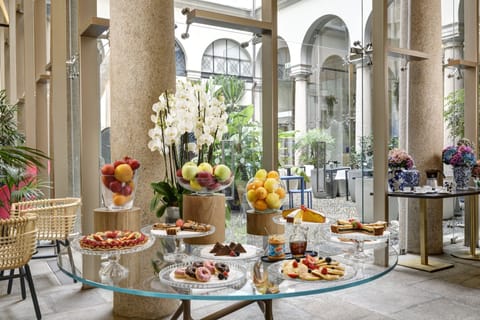 Daily buffet breakfast for a fee