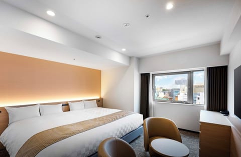 Variable Room, Non Smoking | Down comforters, in-room safe, blackout drapes, iron/ironing board