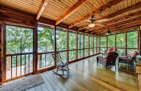 Screened in porch overlooking the amazing lake views.