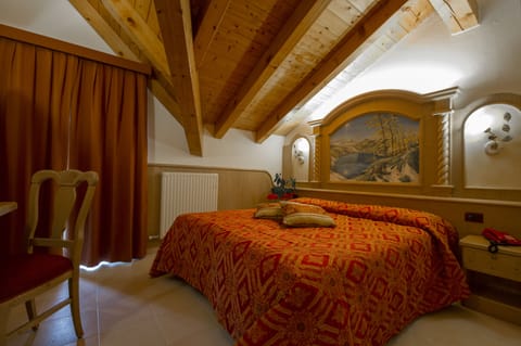 In-room safe, desk, cribs/infant beds, free WiFi