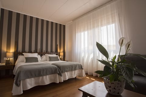 Superior Double Room | Desk, blackout drapes, free WiFi, bed sheets