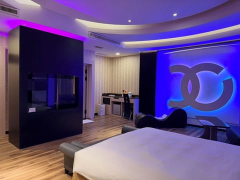 Luxury Double Room | Premium bedding, desk, blackout drapes, free WiFi