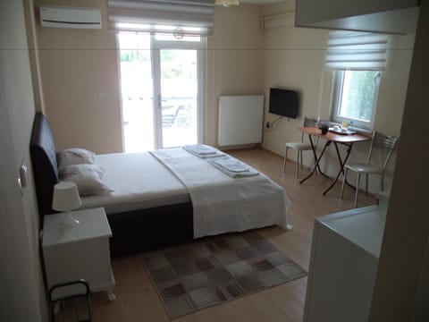 Luxury Studio, 1 Bedroom | Premium bedding, soundproofing, iron/ironing board, free WiFi