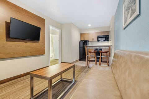 In-room safe, desk, iron/ironing board, free cribs/infant beds