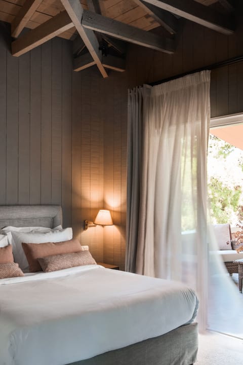 Cosy Suite | 1 bedroom, minibar, in-room safe, blackout drapes