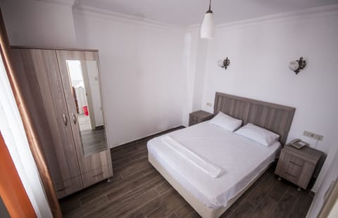 Suite | Premium bedding, in-room safe, soundproofing, free WiFi