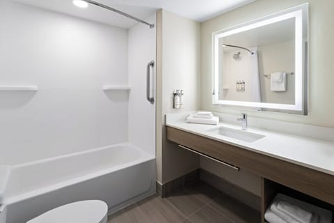 Pillowtop beds, in-room safe, desk, blackout drapes