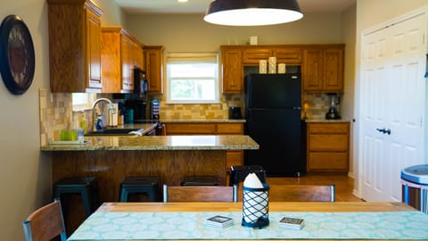 Dining area seats up to 7 at table and 4 at counter