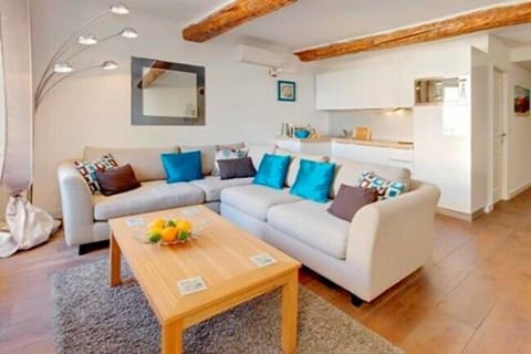 Very comfortable sofa and well equipped American style kitchen.