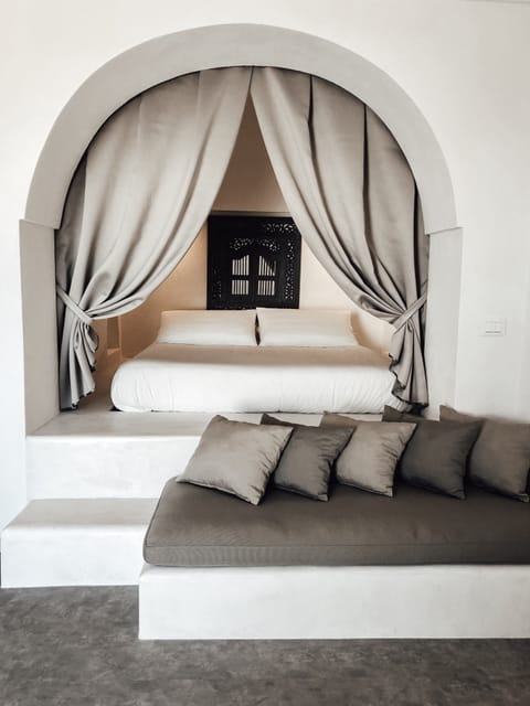 Deluxe Suite | 1 bedroom, memory foam beds, minibar, desk