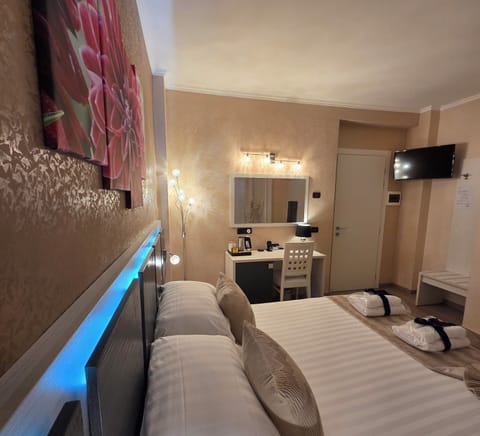 Deluxe Room | Premium bedding, minibar, in-room safe, desk