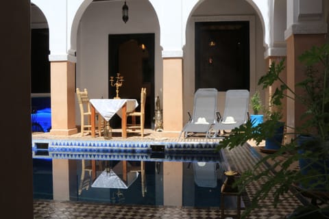 Outdoor pool, sun loungers