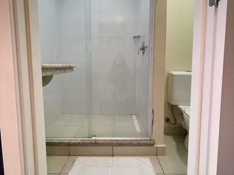 Apartment, 2 Twin Beds | Blackout drapes, free WiFi, bed sheets