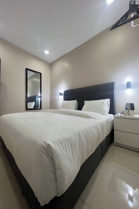 Deluxe Premium King | Desk, soundproofing, iron/ironing board (on request), WiFi (free)