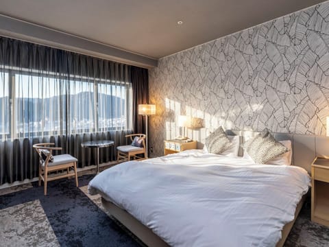 Double Room, Non Smoking | Down comforters, desk, laptop workspace, blackout drapes