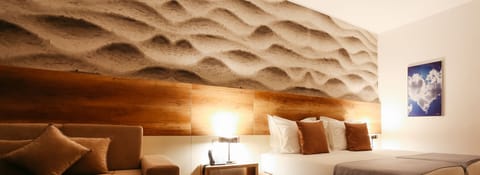 Deluxe Twin Room | Minibar, in-room safe, desk, laptop workspace