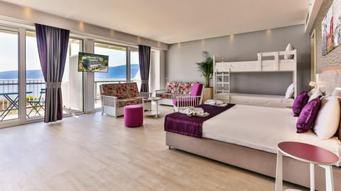 Studio Suite, Sea View | Hypo-allergenic bedding, minibar, in-room safe, soundproofing