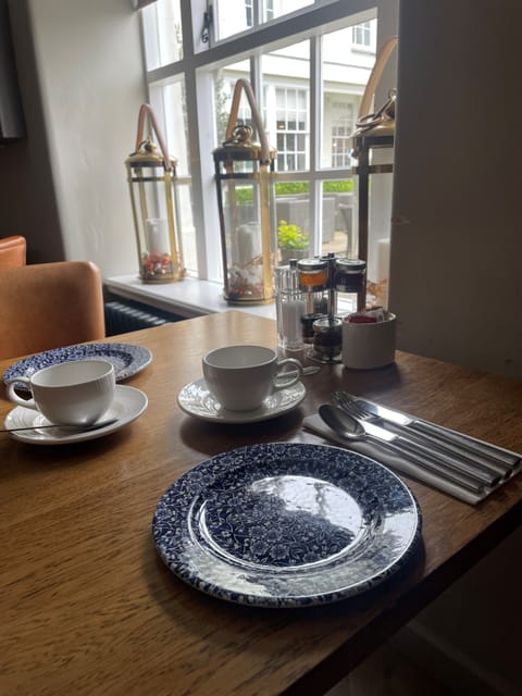 Breakfast, lunch, dinner served; local cuisine 